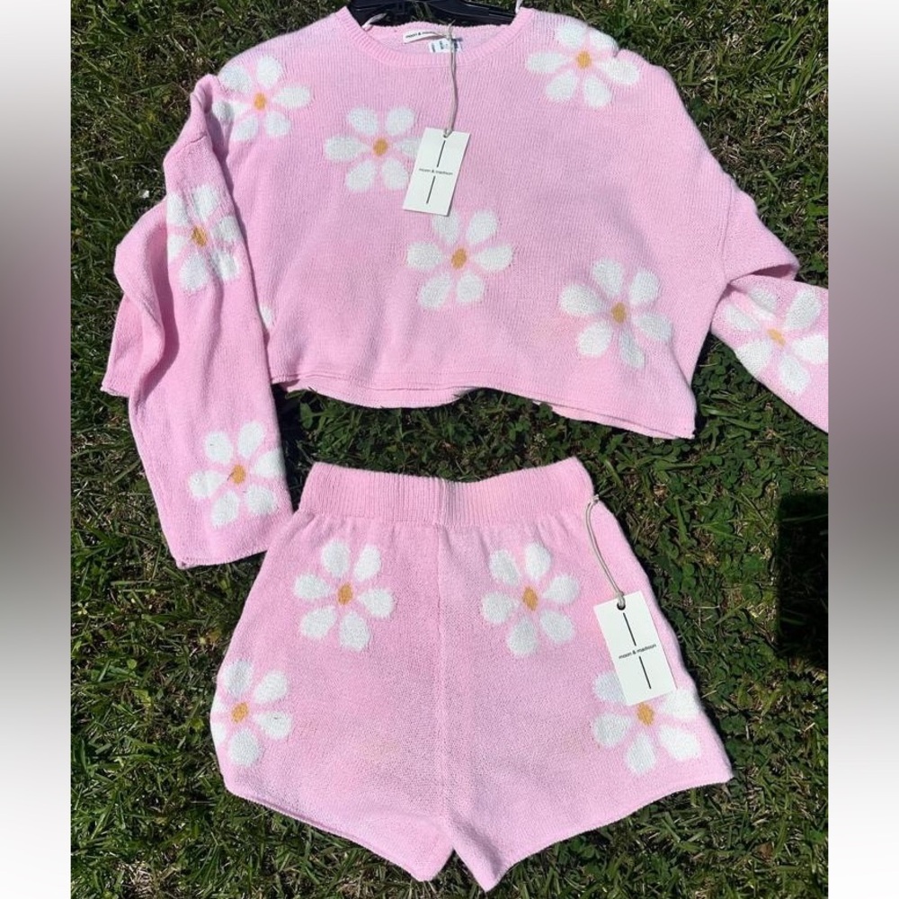 Floral knit set with sweater and shorts